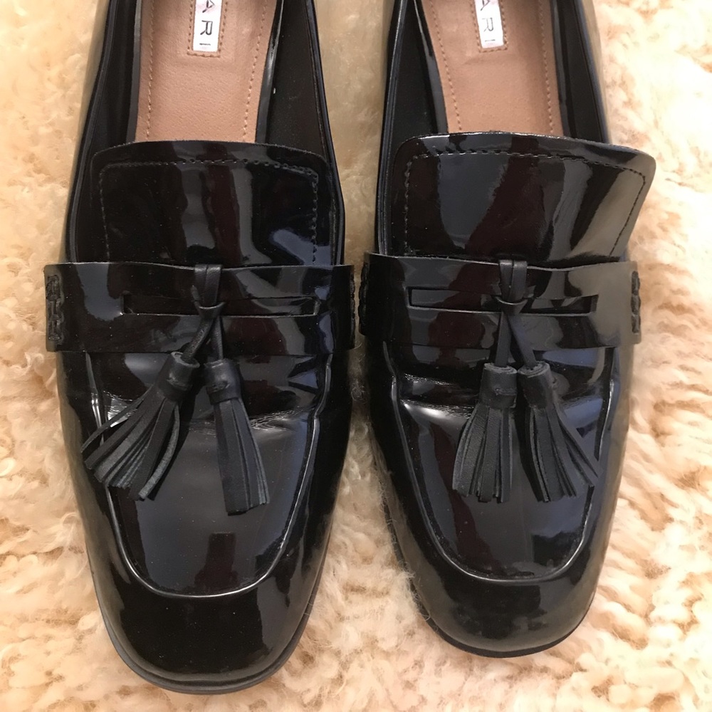 Tahari loafer with tassel